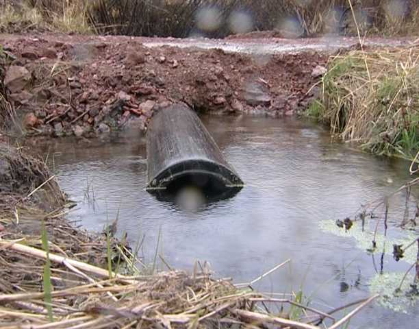 В Копейске рядом с жилыми домами разлились канализационные реки с фикалиями