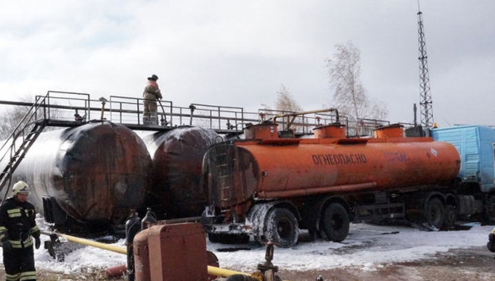 В Копейске приостановлена деятельность склада, где загорелся бензовоз