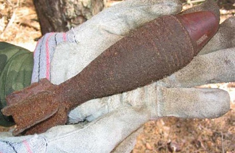 В Копейске возле заправки обнаружили минометный снаряд