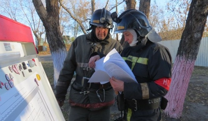 На здании детского дома в Копейске прошли пожарно-тактические учения