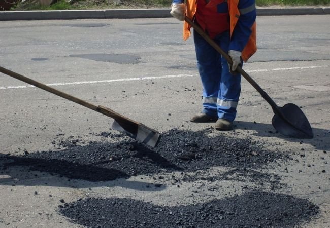 Копейские дороги, построенные в прошлом году, проверяют на качество после зимы