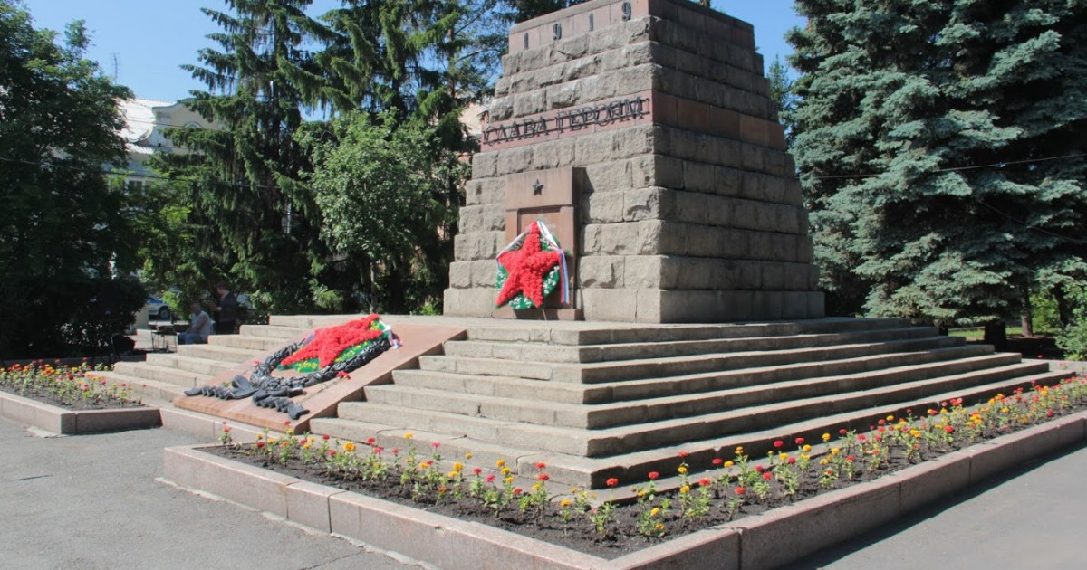 Копейчане в День памяти и скорби возложили цветы к Вечному огню