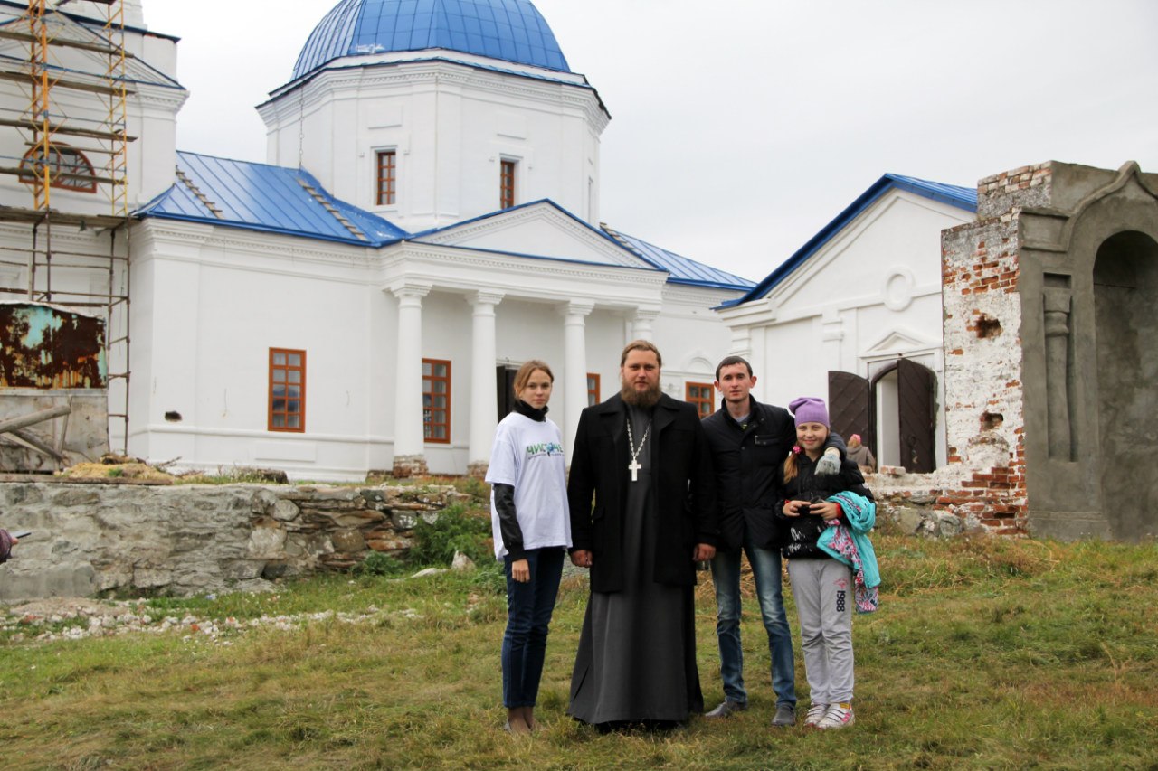 Члены ОМП Копейска помогли в восстановлении Храма