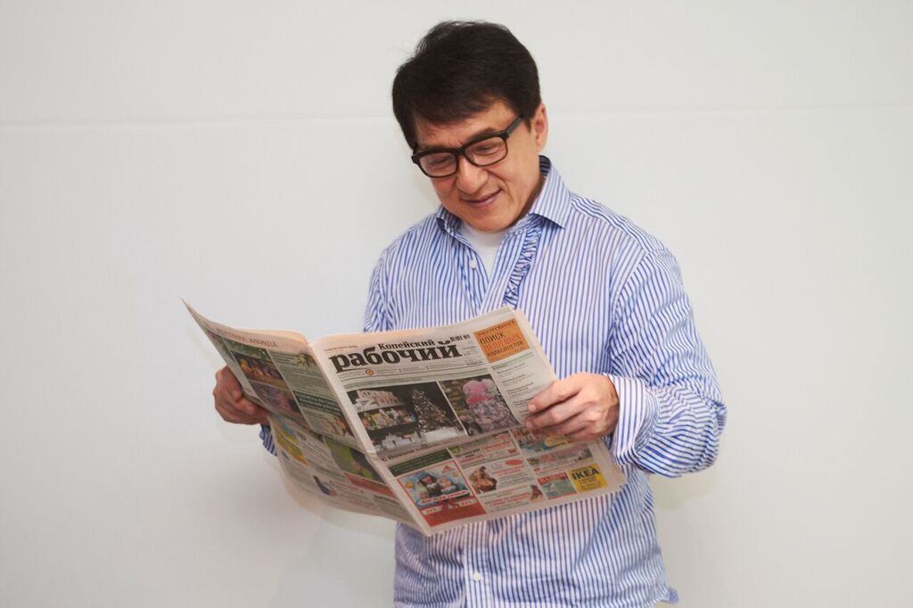 «Копейский рабочий» получил очередные фотографии знаменитостей со своей газетой