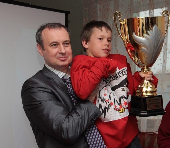 Хоккейная команда копейского детдома – лучшая в благотворительном турнире
