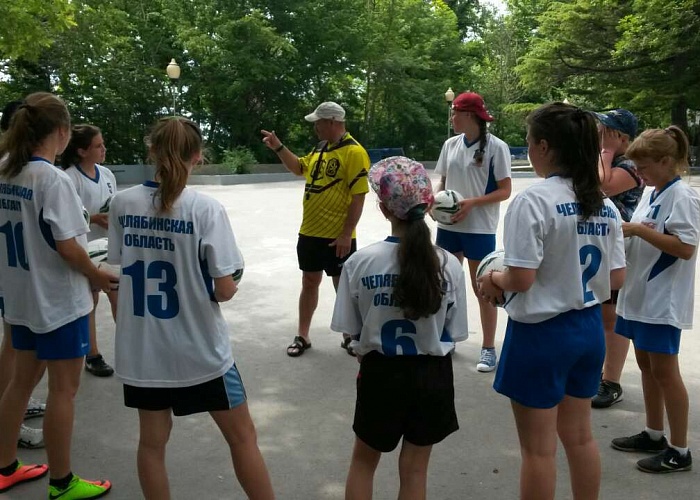 Школьницам из Копейска подарили поездку на Черное море в спортлагерь