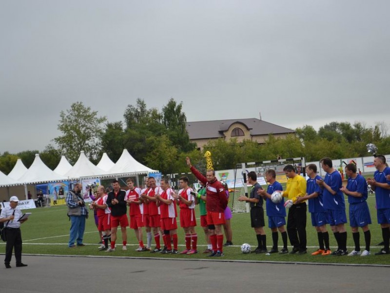 75-летие завода «Пластмасс» отметили футбольным матчем с участием главы Копейска