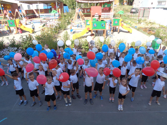 В копейском детском саду отметили День российского флага