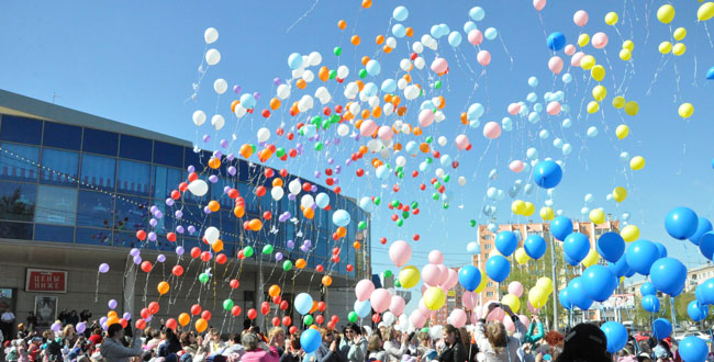 Копейчане запустили в мирное небо более 700 воздушных шаров